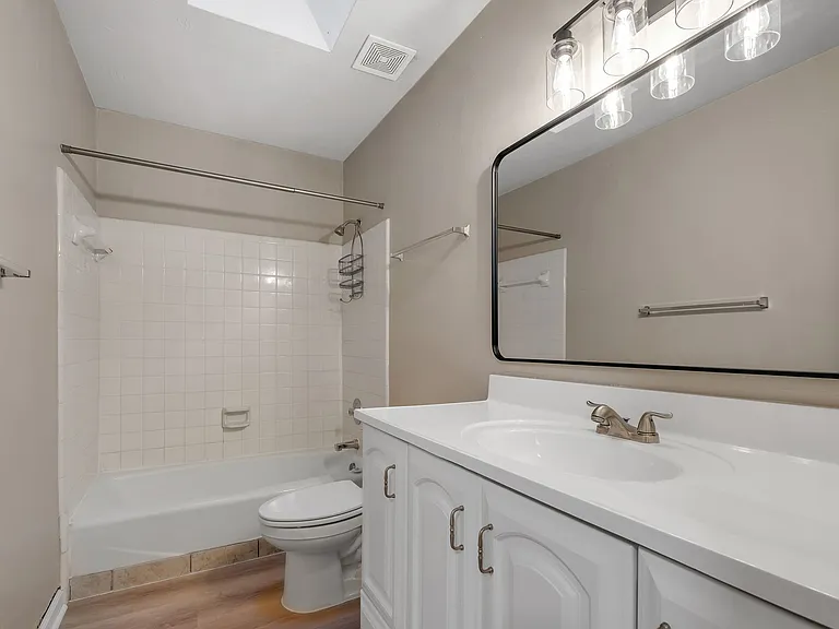 2340 Claremont Ln #B — Photo 5