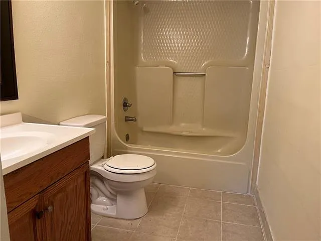 4230 N Claiborne Ave — Photo 10