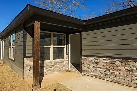 4 bed, 1332 sqft, $1,900 — Photo 1