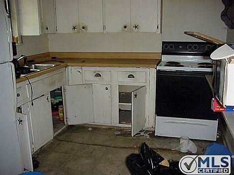 2nd image of 1332 Grove Dr