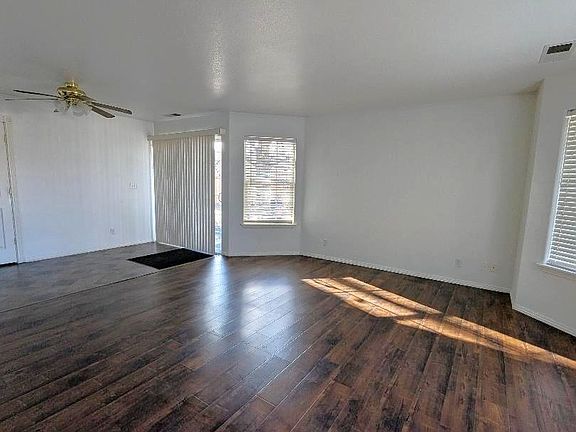 3rd image of 704-430 Anita Dr