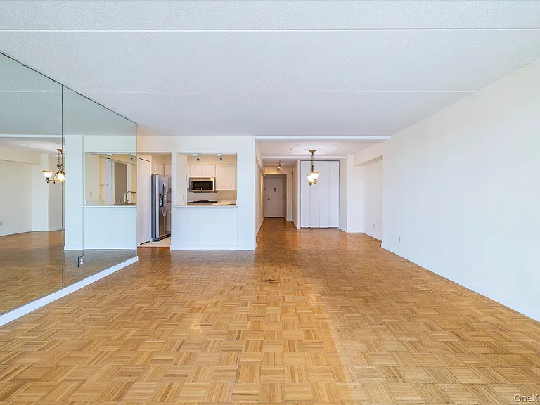170 W Broadway #4H — Photo 7