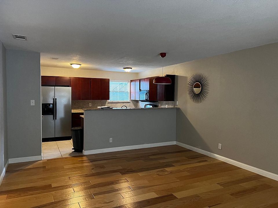 1st image of 8615 Putnam Dr APT A