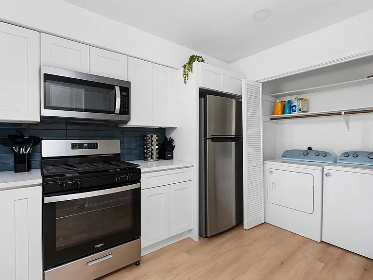 1323 Southport Dr #D — Photo 7