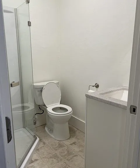 400 Webster St — Photo 12