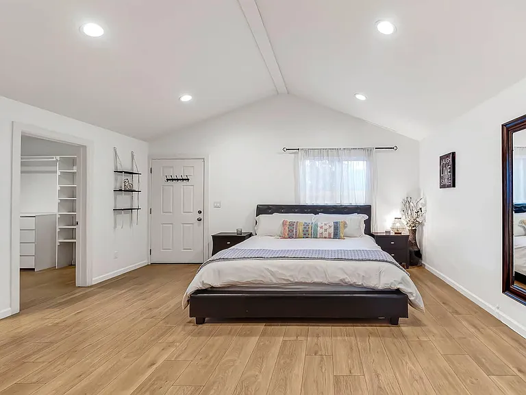7715 Oakdale Ave — Photo 14