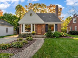 32210 Arlington Dr, Beverly Hills, MI 48025