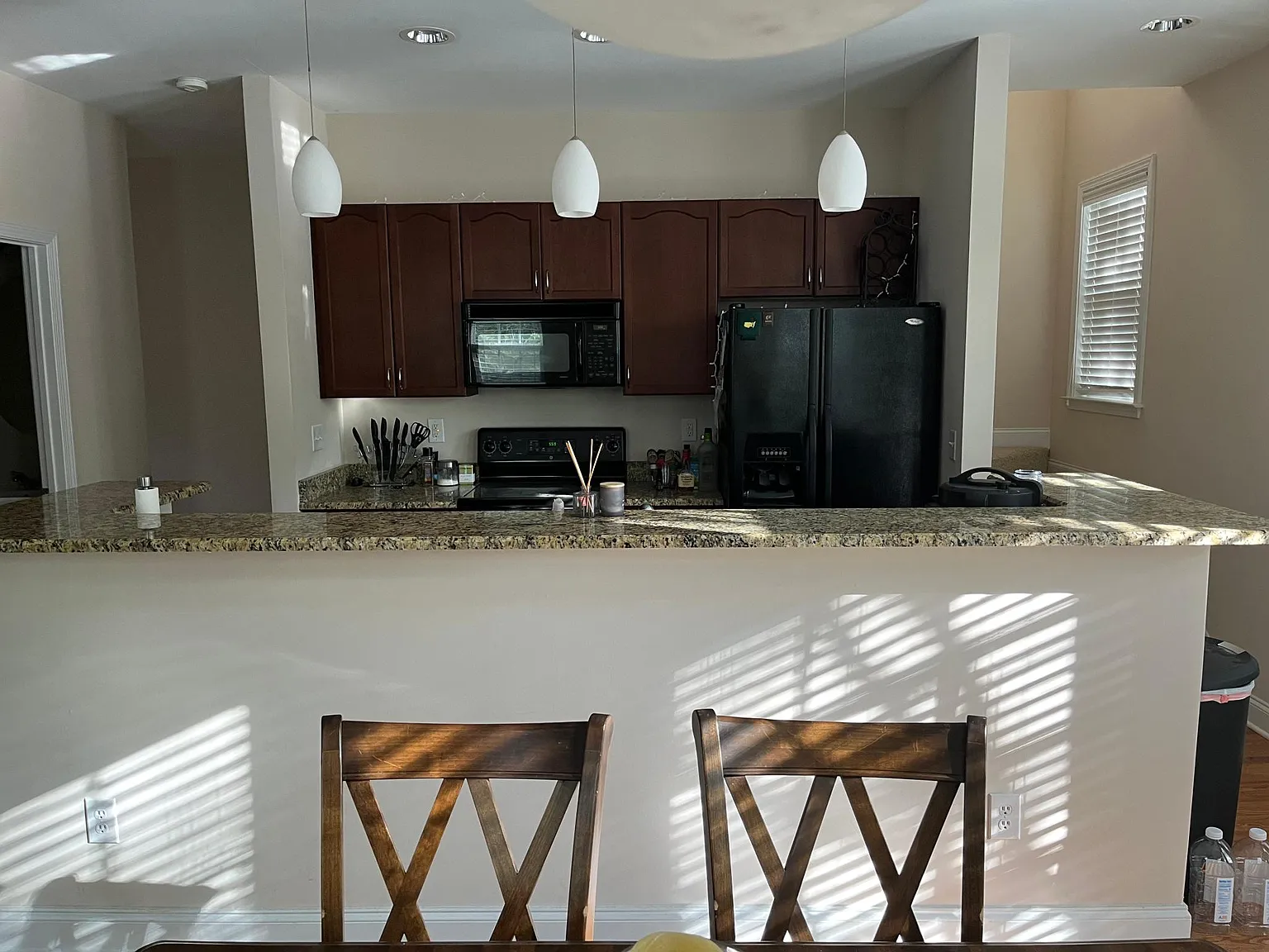 2 bed, 2.5 bath, 1800 sqft, $2,400 — Photo 4