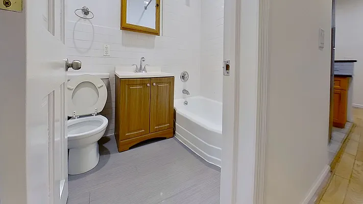 Rented by TOUR LLC | media 8