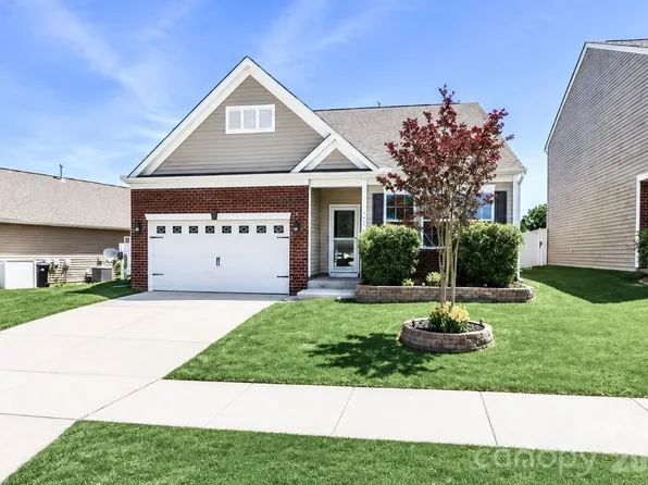180 N Cromwell Dr, Mooresville, NC 28115