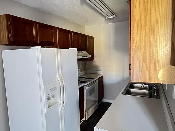 4th image of 2710 Vestal St