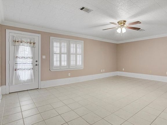 5th image of 3020 Monroe St