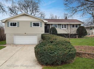 S748 Grant St, Winfield, IL 60190