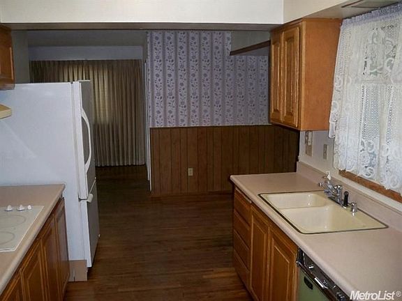 2nd image of 8233 Lake Forest Dr