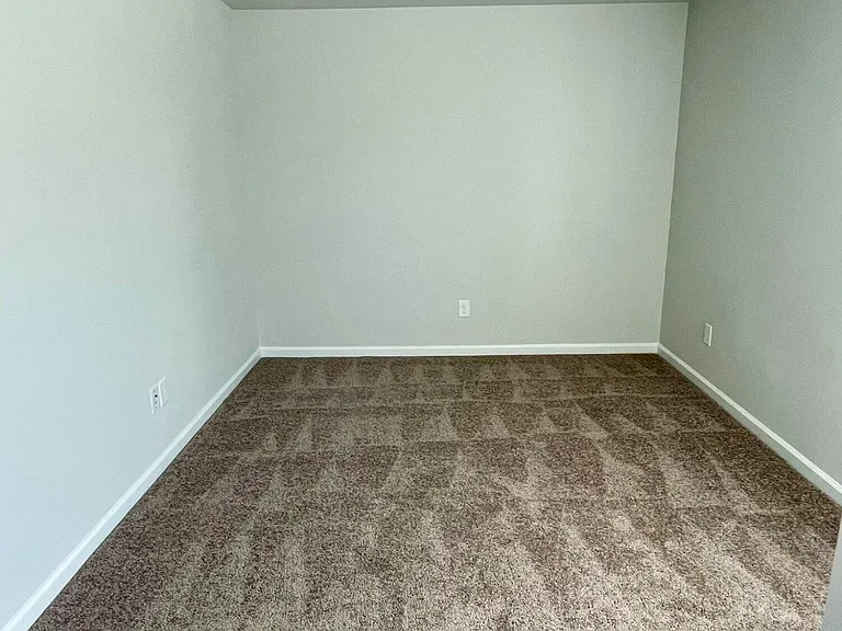 1025 Course Ln — Photo 9