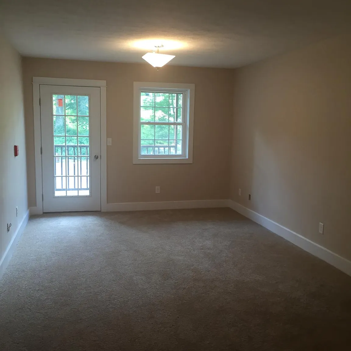 1055 E Bethlehem Blvd photo 1
