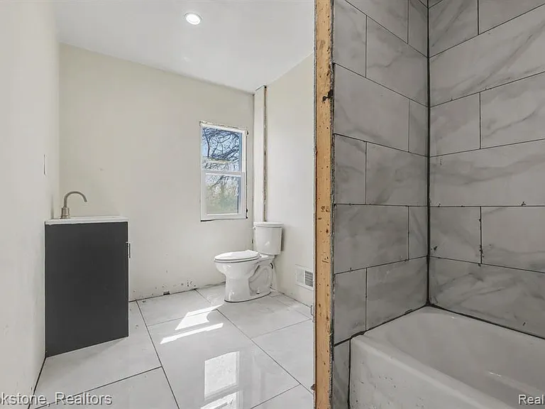5533 Sheridan St — Photo 23