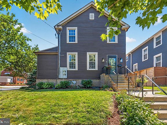 5th image of 4037 22nd St NE