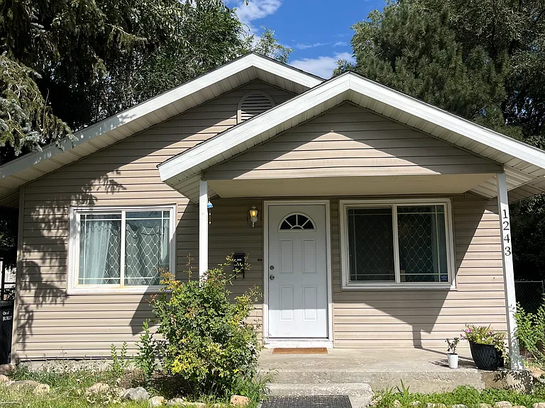 Malta Ave — Photo 1
