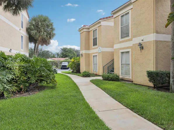 915 Riverside Dr APT 523, Pompano Beach, FL 33071