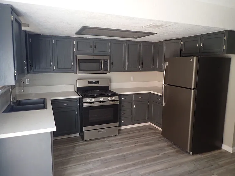 513 E Ridgecrest Blvd — Photo 28