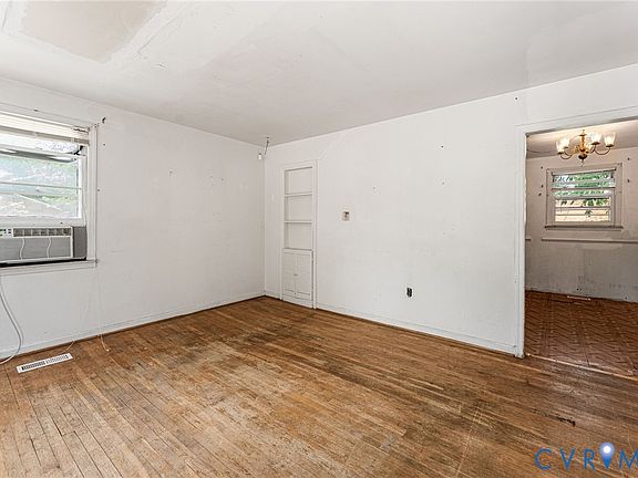 4th image of 2500 Ford Ave
