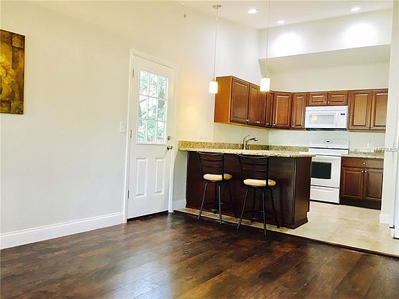3rd image of 2408 S Lake Ave