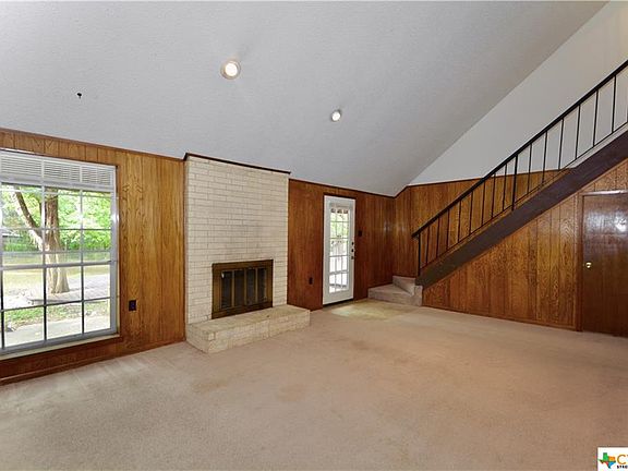 3rd image of 1102 Cedar Oaks Ln