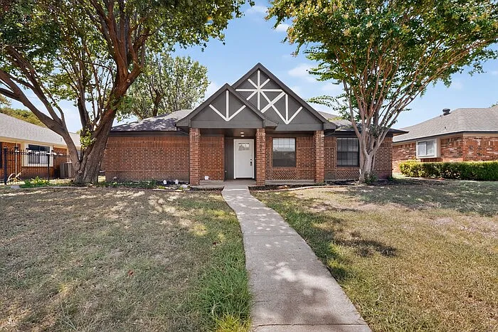 3701 University Dr — Photo 3