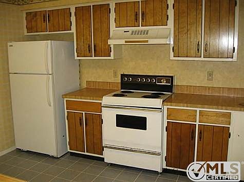 2nd image of 2109 Glencrest Ln