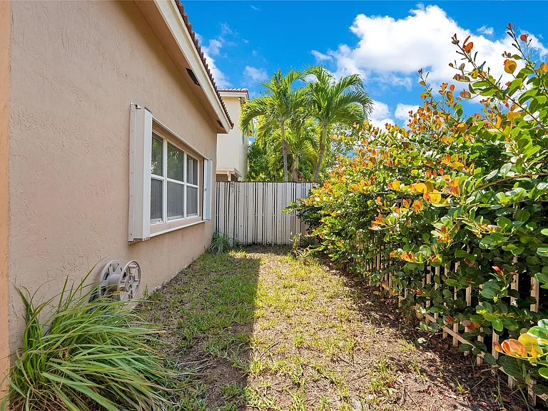 1840 Sweetbay Way — Photo 48