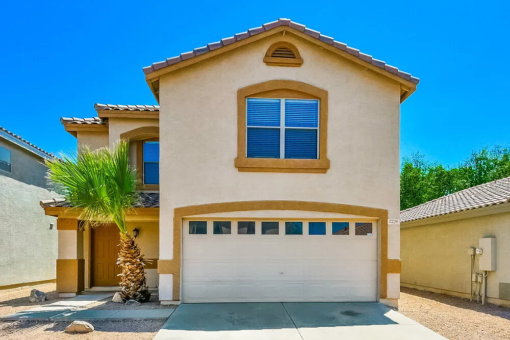 3 bed, 2.5 bath, 1614 sqft, $2,085 — Photo 1