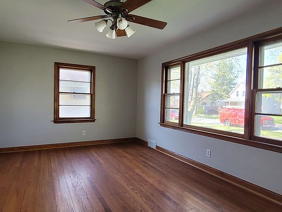 2nd image of 184 N Blaine Ave