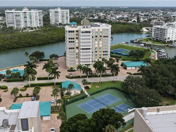 21 Bluebill Ave APT 303, Naples, FL 34108