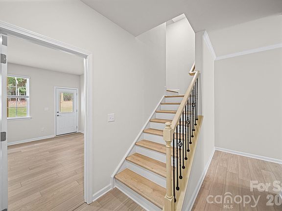 4th image of 1131 Bandon Dr
