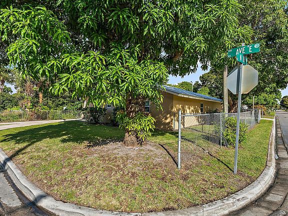 2nd image of 1002 Avenue Avenue E