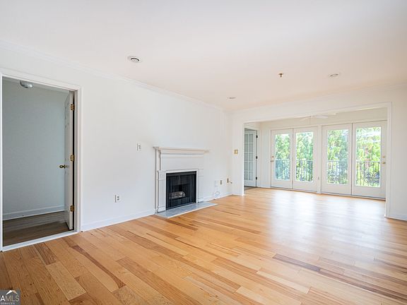 3rd image of 3203 Lenox Rd NE APT 28