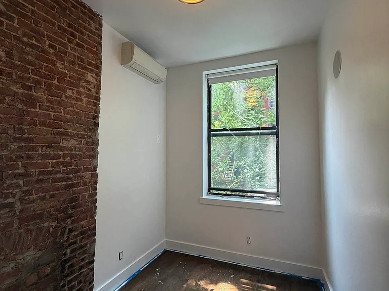 160 W 130th St — Photo 2