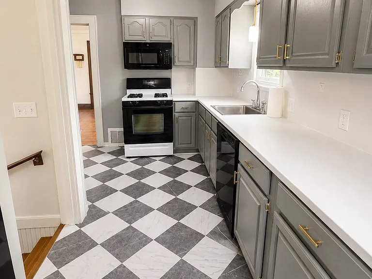 325 Parkdale Ave — Photo 8