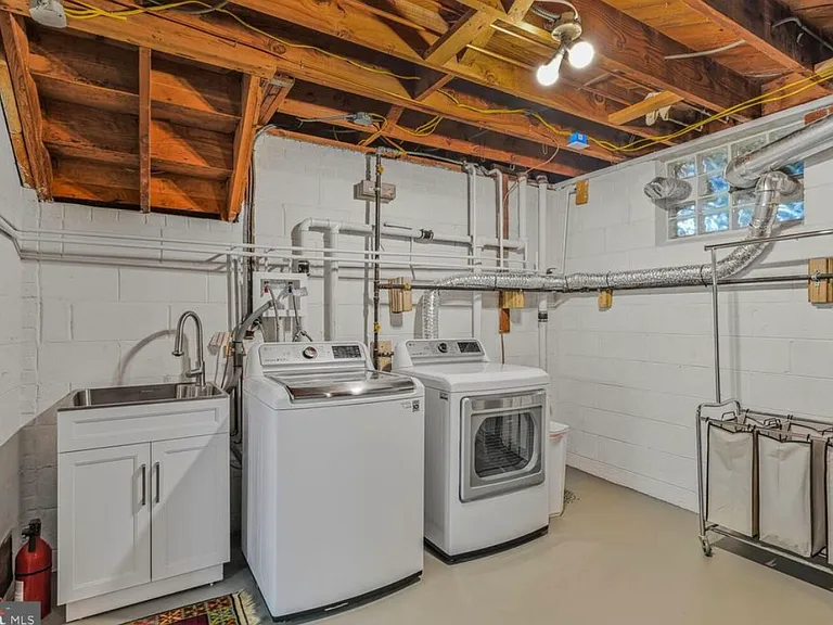 2622 N Lexington St — Photo 17
