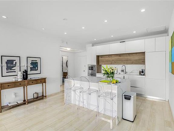 5th image of 4925 Collins Ave #Cu-2g