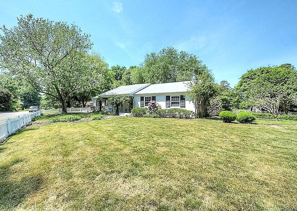 1st image of 301 Danray Dr