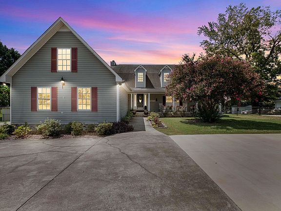 4th image of 637 Riverside Dr