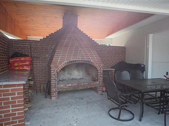 5th image of 2451 Southmoore Dr