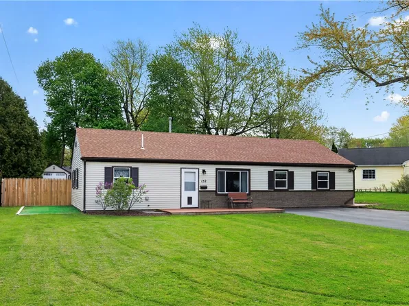152 Iroquois St, Webster, NY 14580