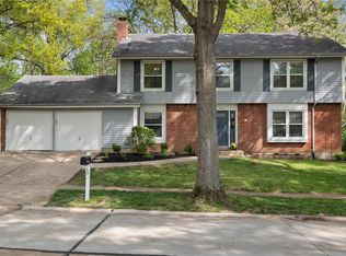 762 Winding Bend Ln, Manchester, MO 63021