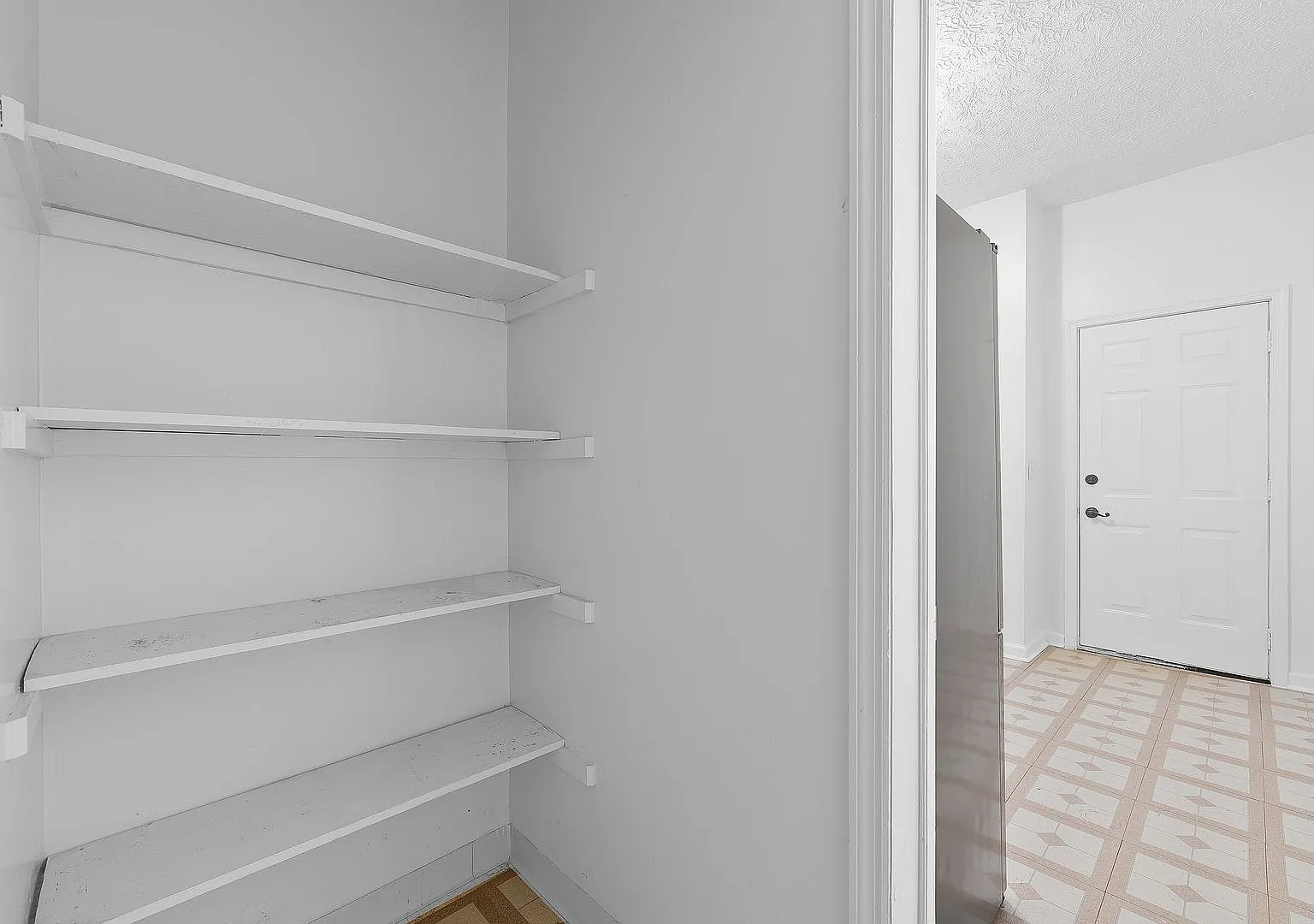 1635 Oak Street - Unit 1635 — Photo 4