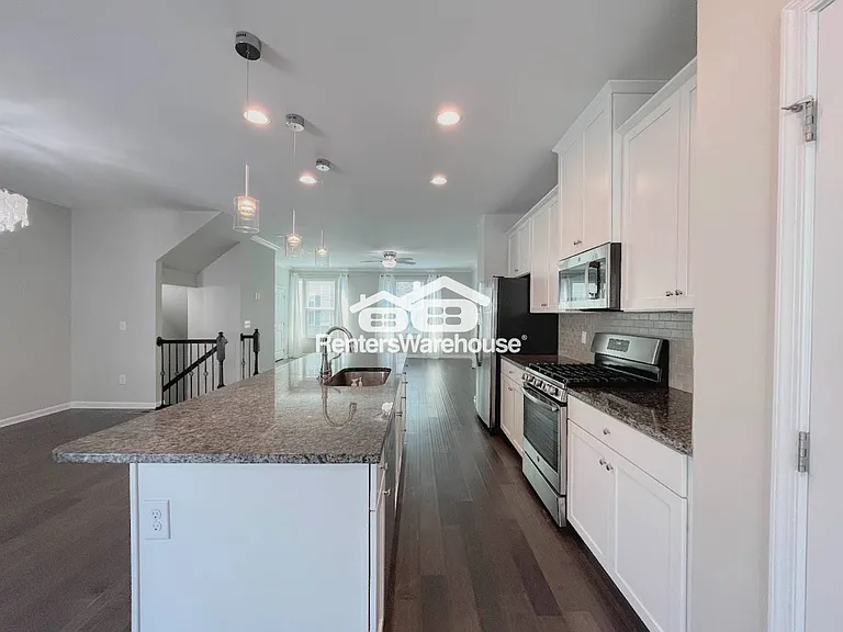 521 Charles Porteus Ln — Photo 10