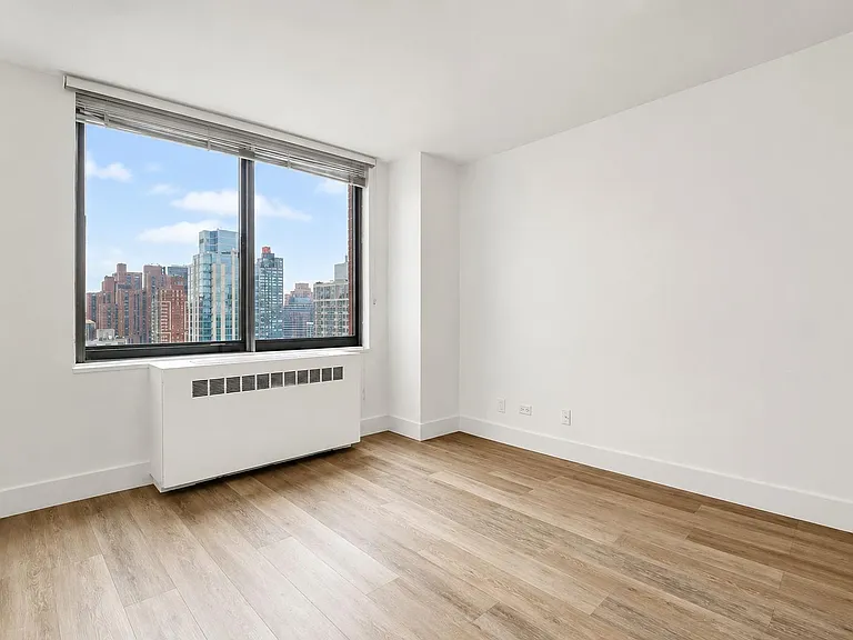 1735 York Ave #30AA — Photo 4