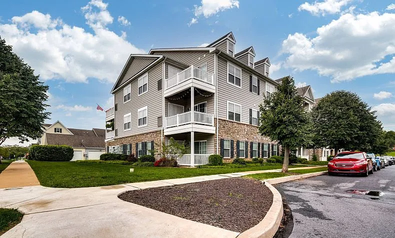 The Villas of Castleton Apartments — Photo 2